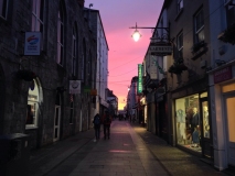 Coucher de soleil dans les rues de Galway